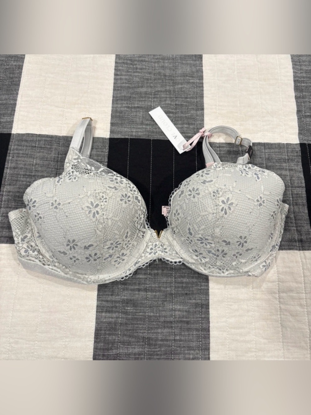 Victoria's Secret Light Gray Floral Lace Bra